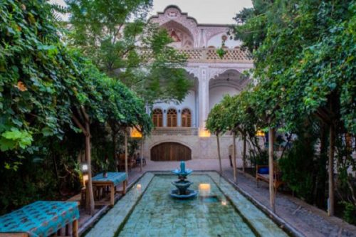 اقامتگاه سنتی خادمی کاشان