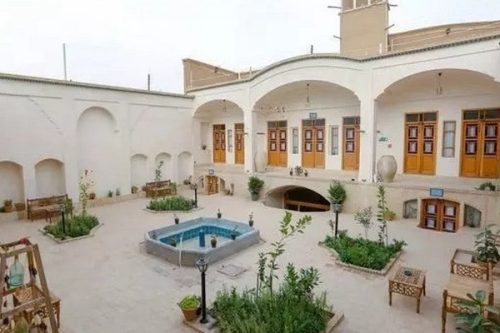 اقامتگاه سنتی بوتیک سرای قجر کاشان