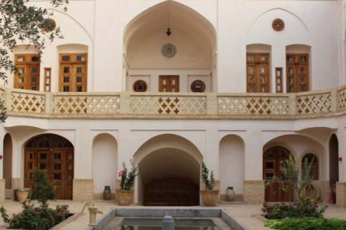 اقامتگاه سنتی سپنج کاشان