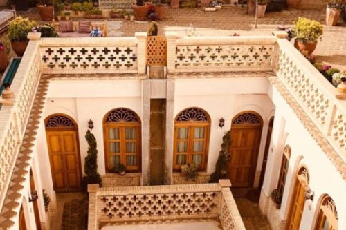 اقامتگاه سنتی قصر منشی اصفهان