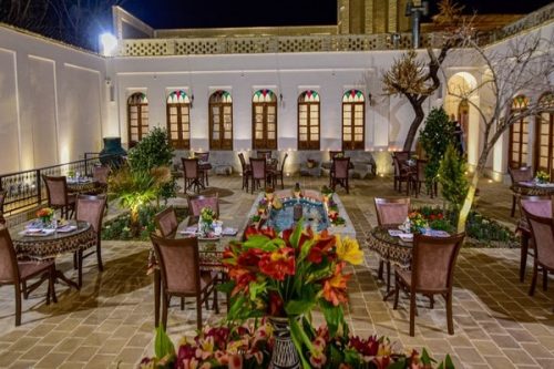 اقامتگاه سنتی هزار و یک شب چهار باغ اصفهان